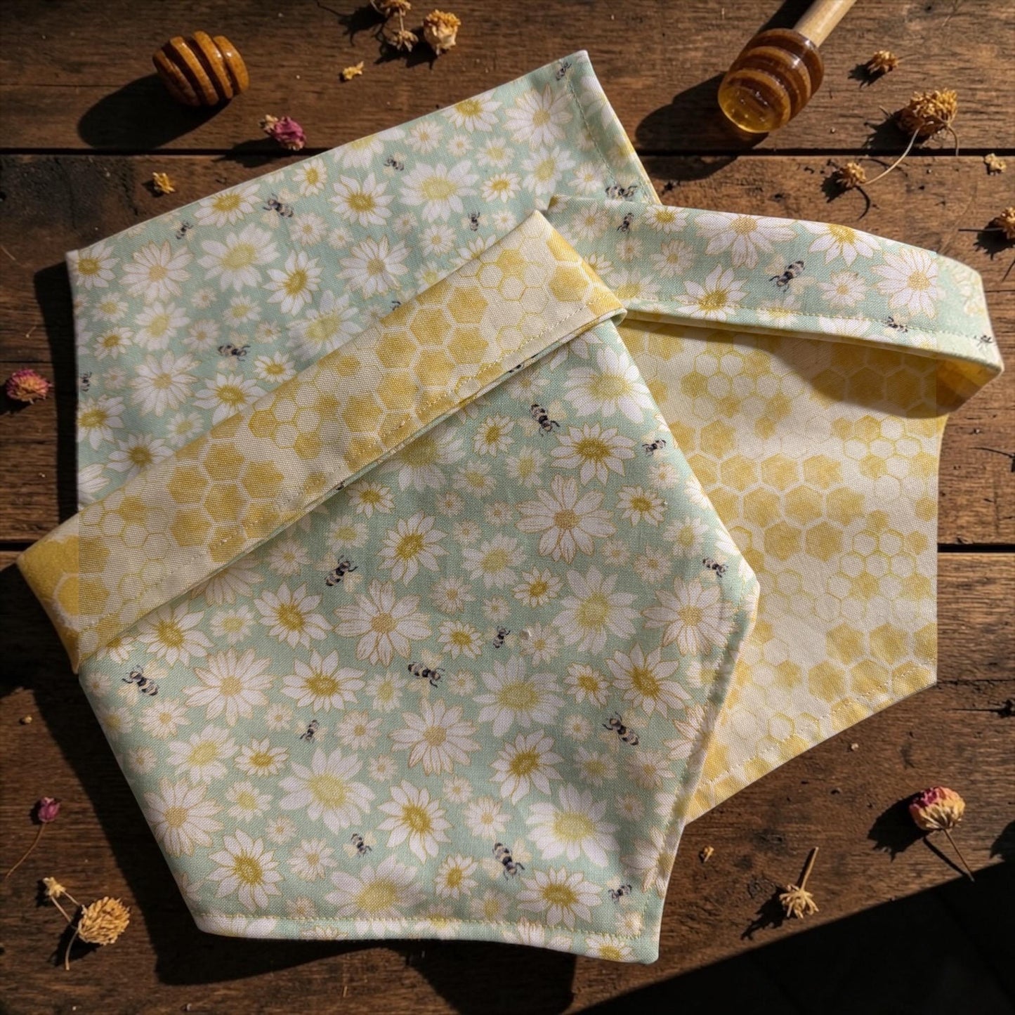 Personalized Dog Bandana Spring Flowers/Honey Bee Comb - Winni&Me Woofwear
