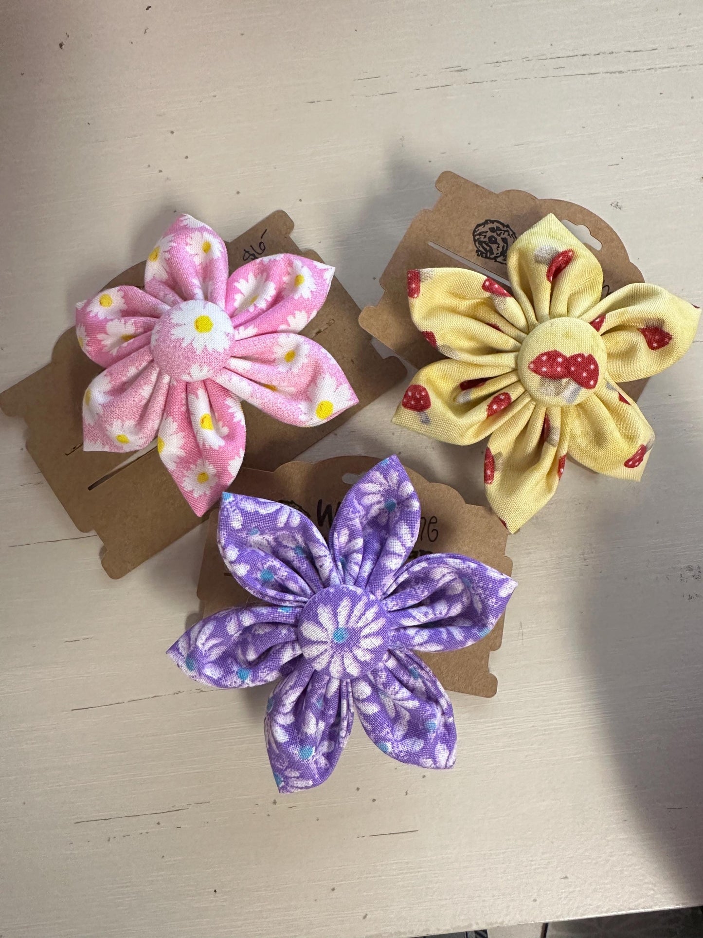 Flowers/Attachable flowers