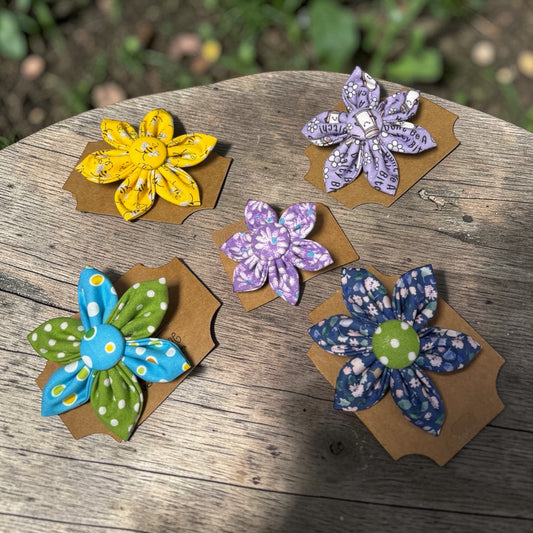 Handmade Attachable Flowers for dog collars - Winni&Me Woofwear