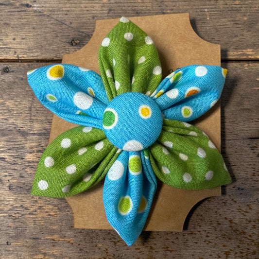 Handmade Attachable Flowers for dog collars - Winni&Me Woofwear
