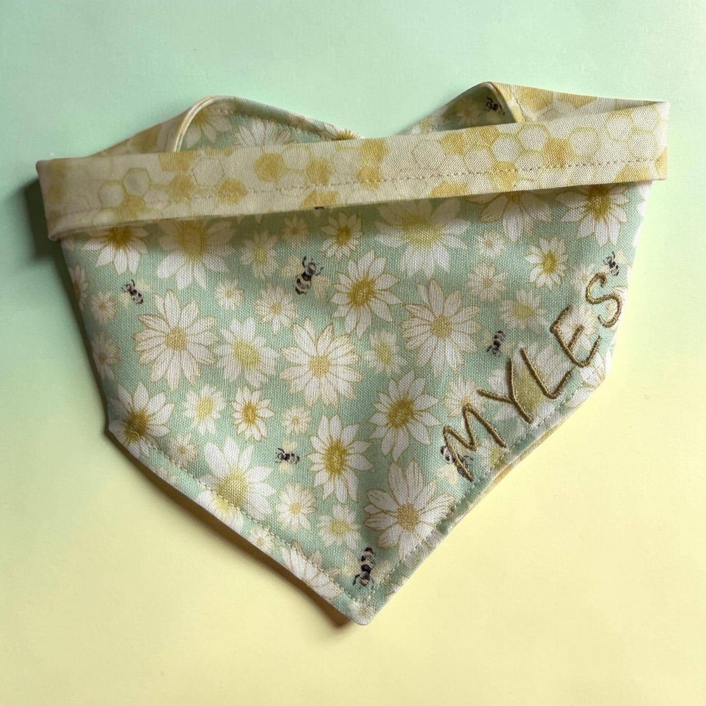 Personalized Dog Bandana Spring Flowers/Honey Bee Comb - Winni&Me Woofwear