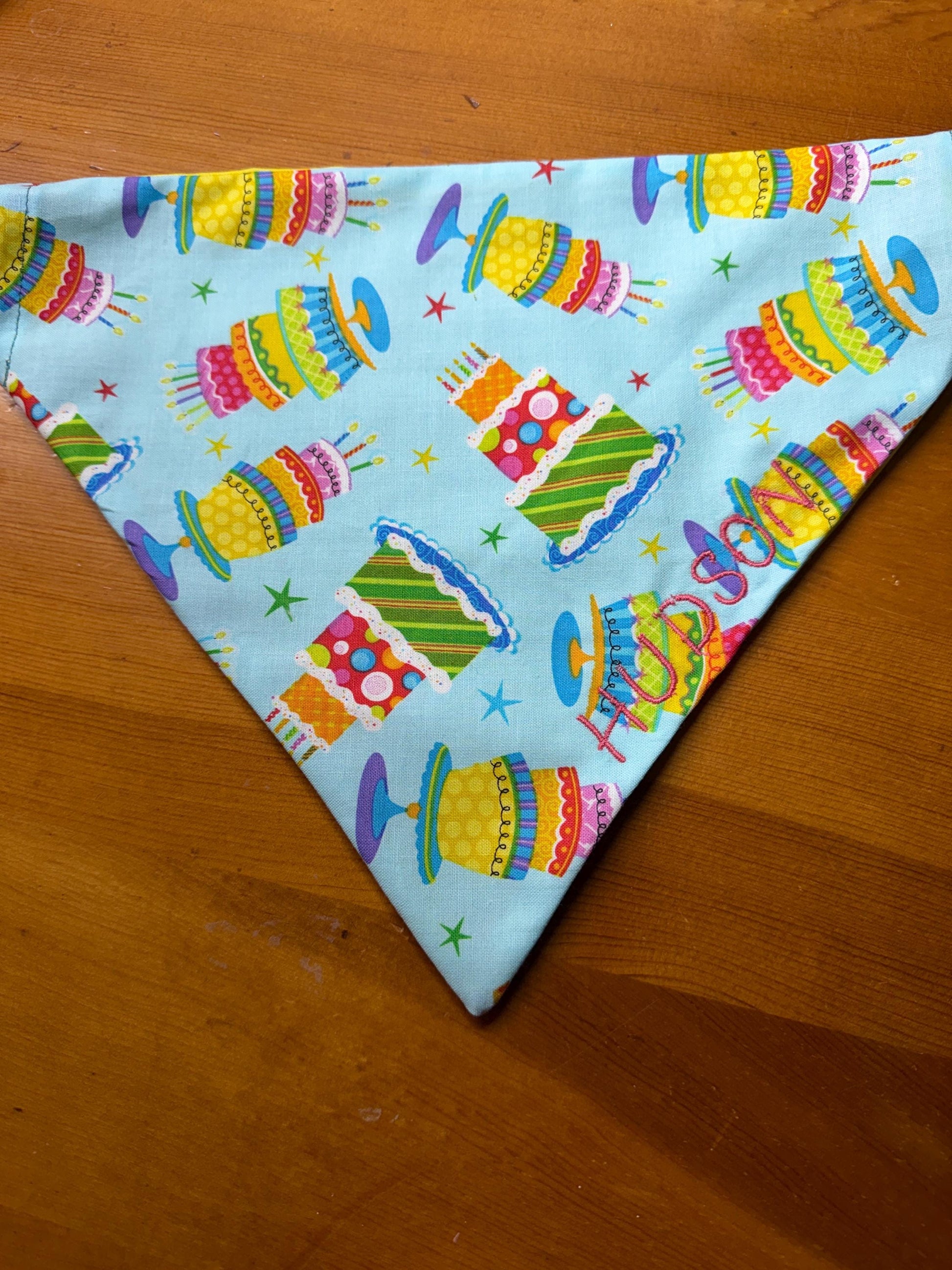 Happy Birthday Personalized Bandana w/Optional Personalization - Winni&Me Woofwear