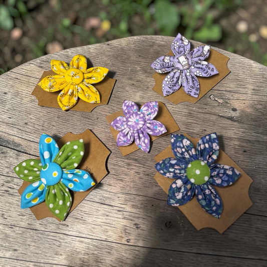Spring Flowers/Attachable flowers for dog collar - Winni&Me Woofwear