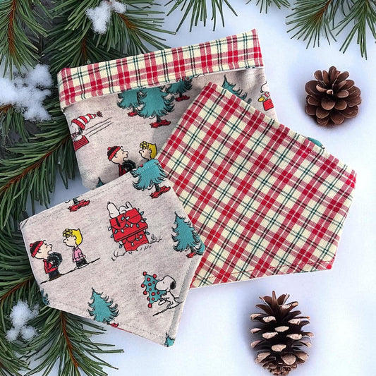 Reversible Christmas Dog Bandana/Snap on Bandana/Cartoon Beagle Holiday Time - Winni&Me Woofwear